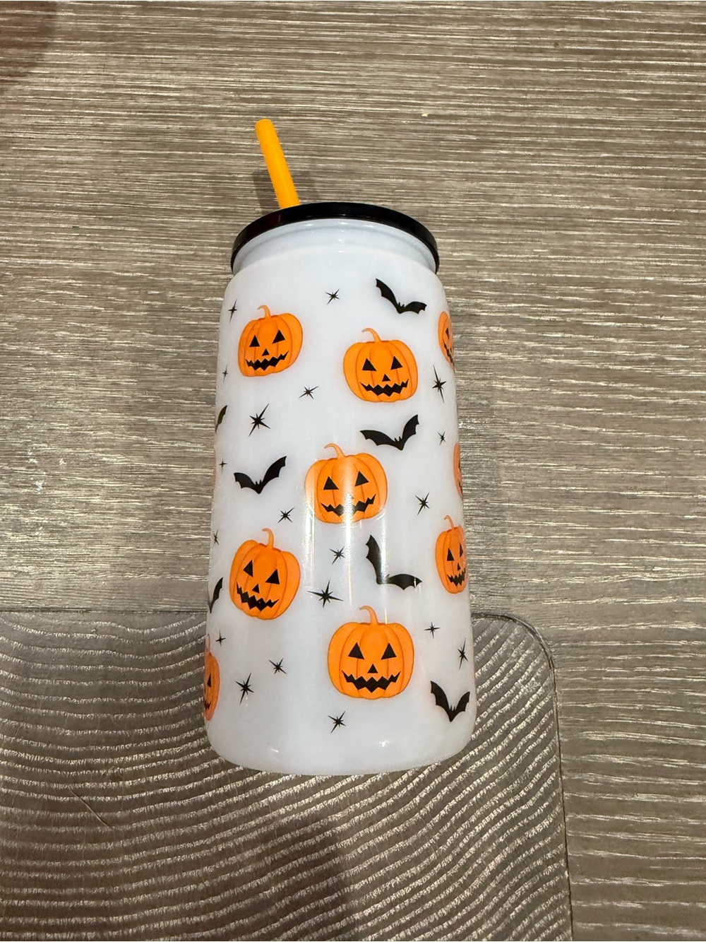 NWT Halloween Pumpkin & Bat Reusable Tumbler with Straw 19.3 Oz White & Orange